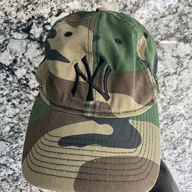 디스이즈네버댓 x 뉴에라 뉴욕양키스 카모 9twenty 볼캡 모자