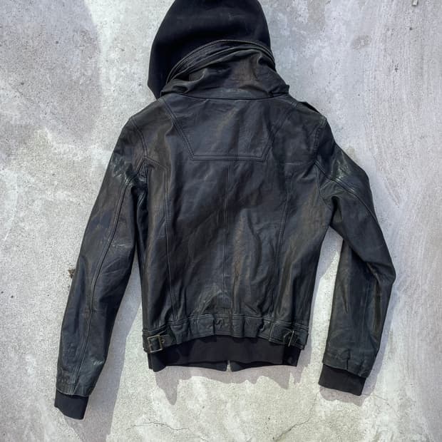 쉽스킨 후디드 레더 자켓