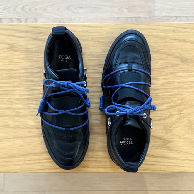 토가 비릴리스 string leather buckle sneakers