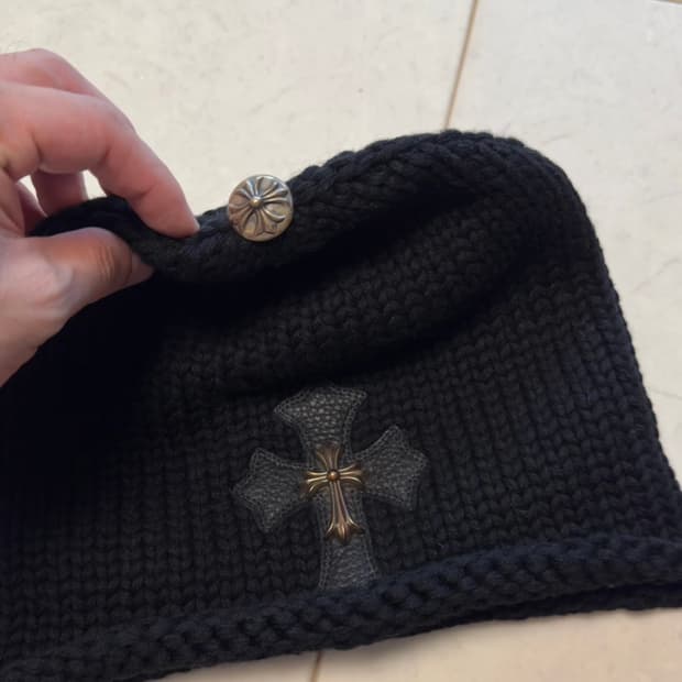 크롬하츠 실버참 크로스  캐시미어 비니 