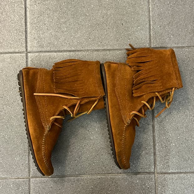 미네통카 프린지 부츠