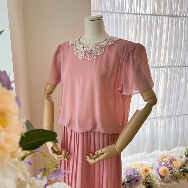 레이스 카라 핑크 플리츠 원피스