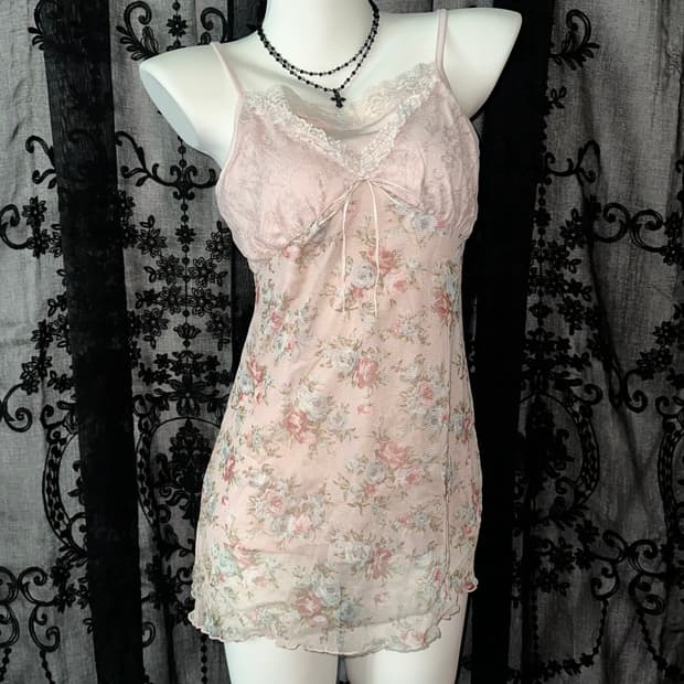 Flower-patterned lace slip