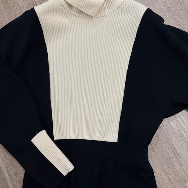 [시스템] 19FW 백 플리츠 니트 원피스 (SY1J9WDR621W)