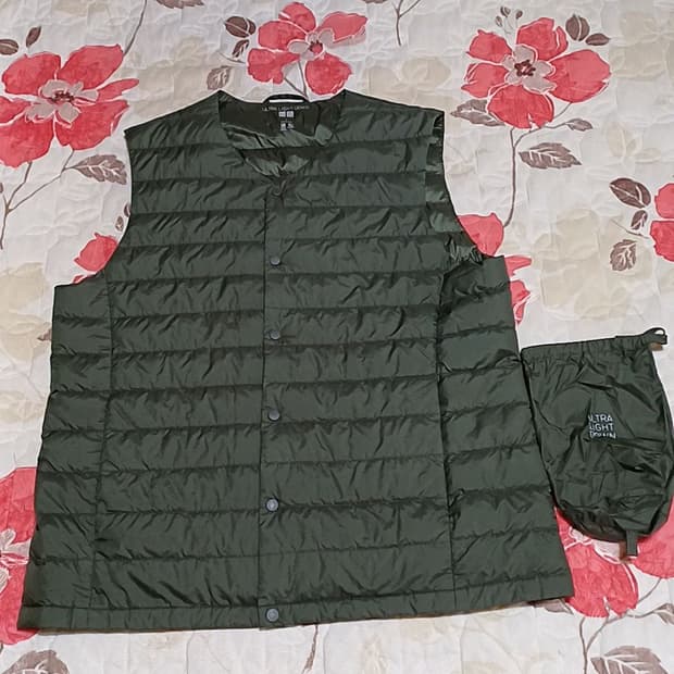 유니클로 오리털 초경량조끼 100 가슴53 기장66