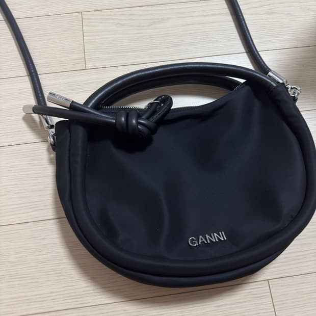 GANNI 가니 토트백