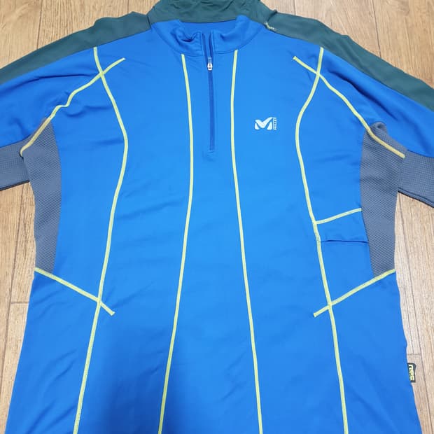 1018 밀레 아웃도어 반집업 110 사이즈입니다