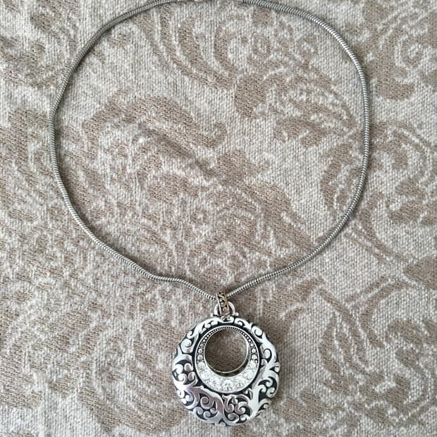pendent necklace