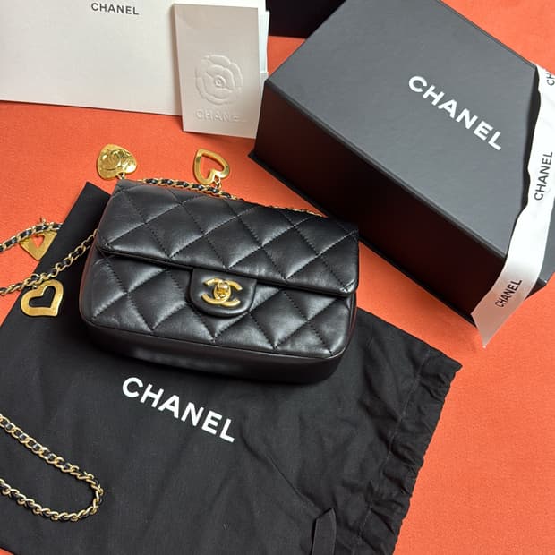 샤넬 클래식 하트참 미니 플랩백 블랭
