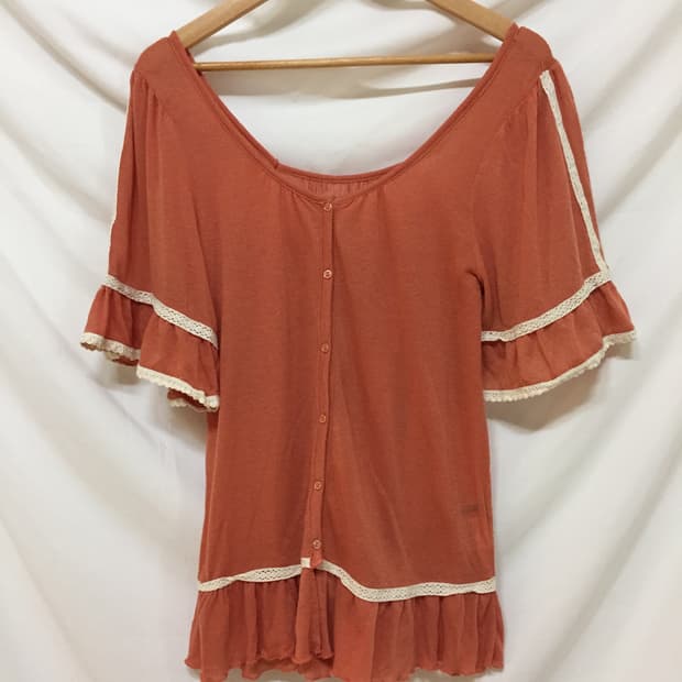 레이스 꽃단추 티셔츠