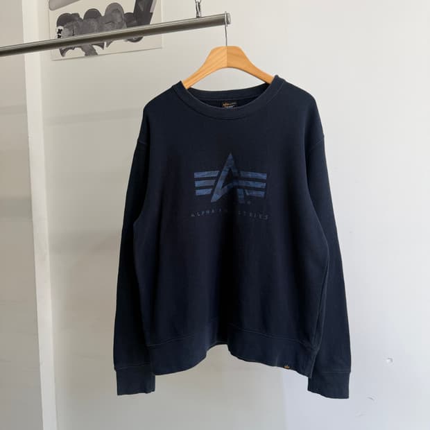 ALPHA INDUSTRIES 맨투맨