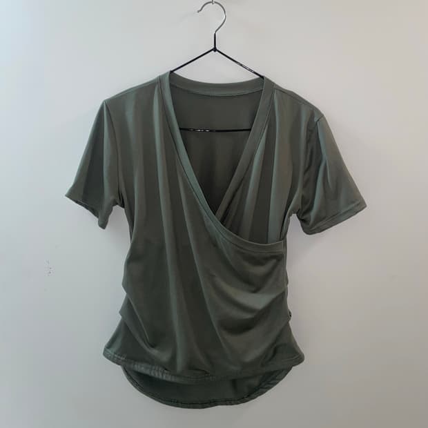 draping layerd v-neck top