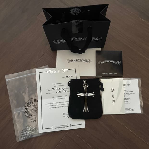 크롬하츠 라지크로스 펜던트 위드 베일