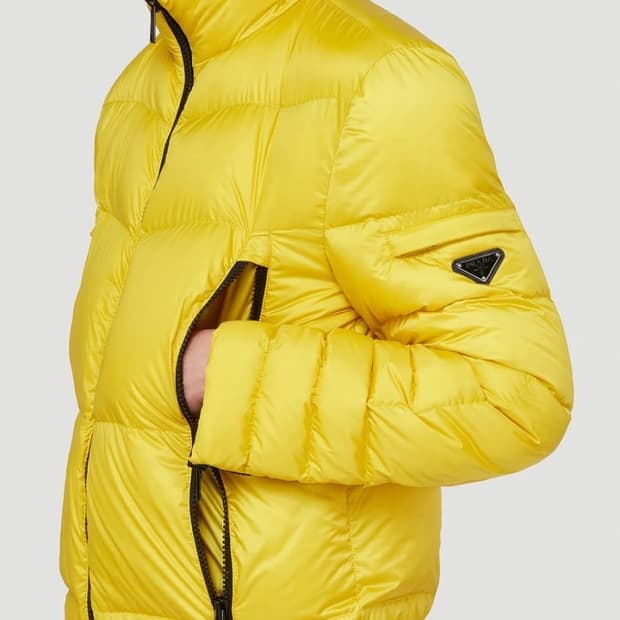 [48] 프라다 20FW 삼각 로고 구스 다운 패딩 옐로우