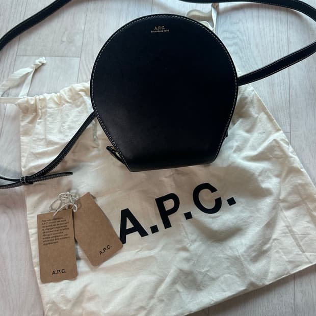 아페쎄 마일라 스몰백 블랙