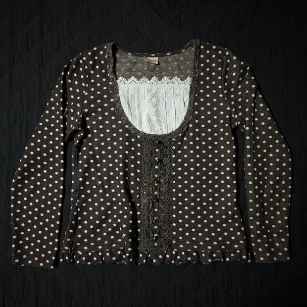 [axes femme] 앤틱 도트 프릴 티셔츠