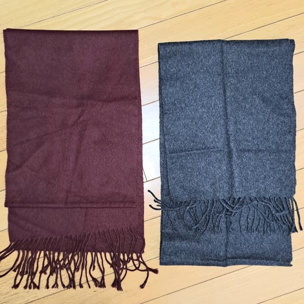 일본 빈티지 캐시미어 혼합 목도리 세트 (동일 사이즈의 차콜과 와인색).