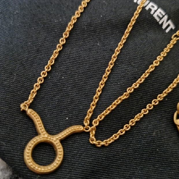 생로랑 황소자리 골드 목걸이