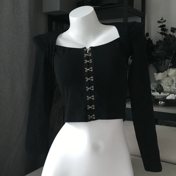 ༒ Black Crop Long-Sleeved