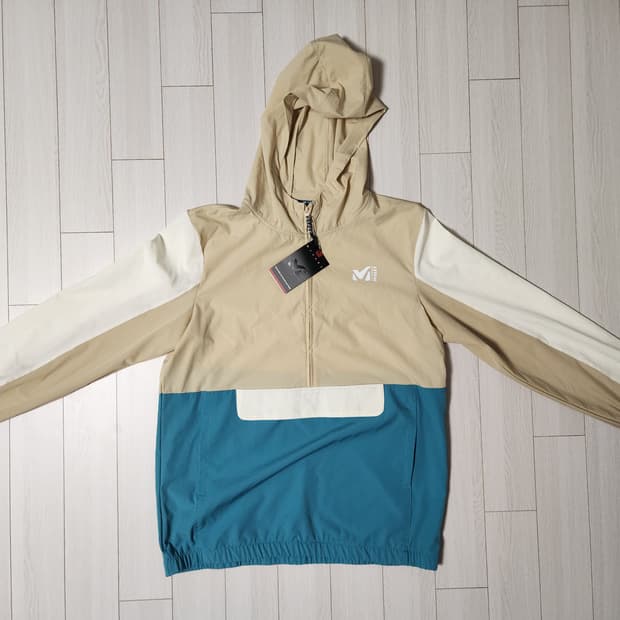 새상품)밀레 후드 바람막이 아노락 자켓 베이지/블루 사이즈L

사이즈m~