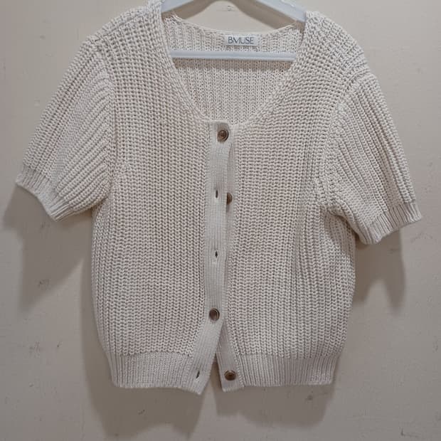 BMUSE 비뮤즈 아이보리색 니트 가디건