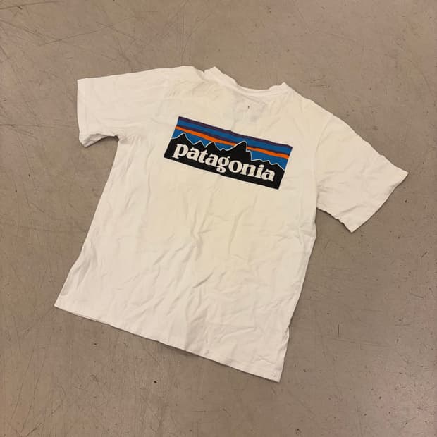 파타고니아 빅로고 포켓 반팔티