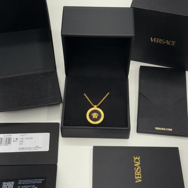 [OS] 베르사체 메두사 에나멜 목걸이