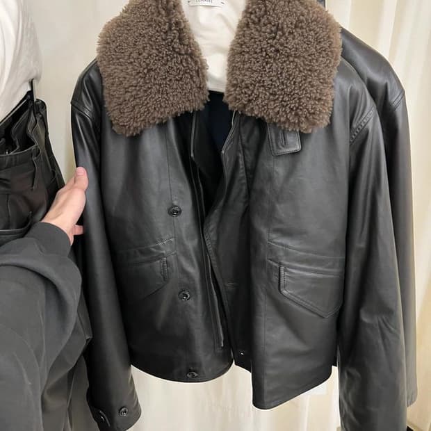 르메르 24fw 레더 무스탕 L사이즈