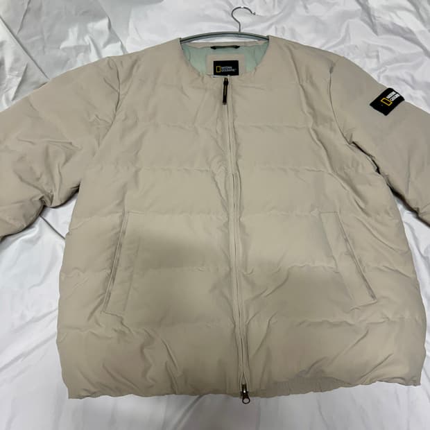 네셔널지오그래픽 경량U넥패딩 XXXL 베이지컬러 새상품컨디션