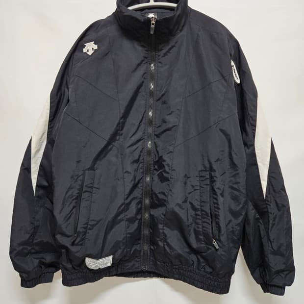 데상트 배색 바람막이 점퍼 95