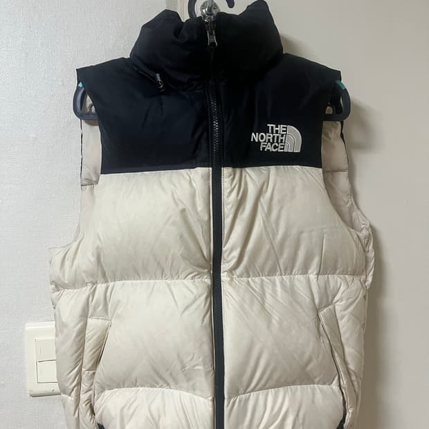 노스페이스 패딩조끼 크림