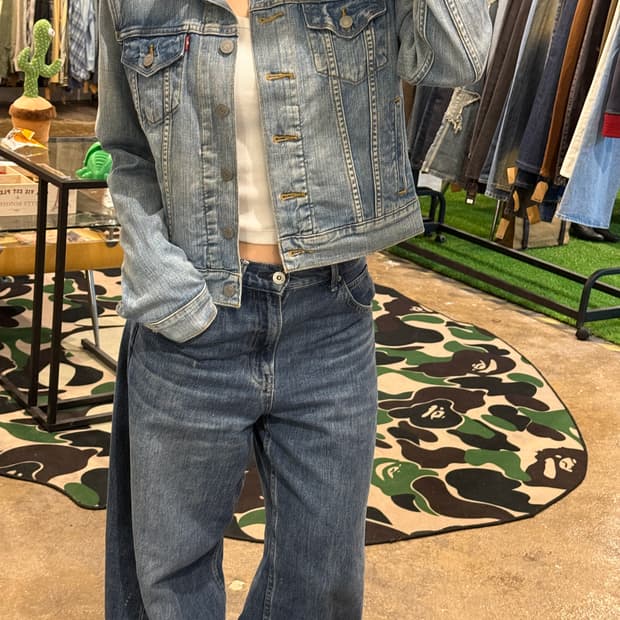 Levi’s 세미 크롭 데님 트러커 자켓