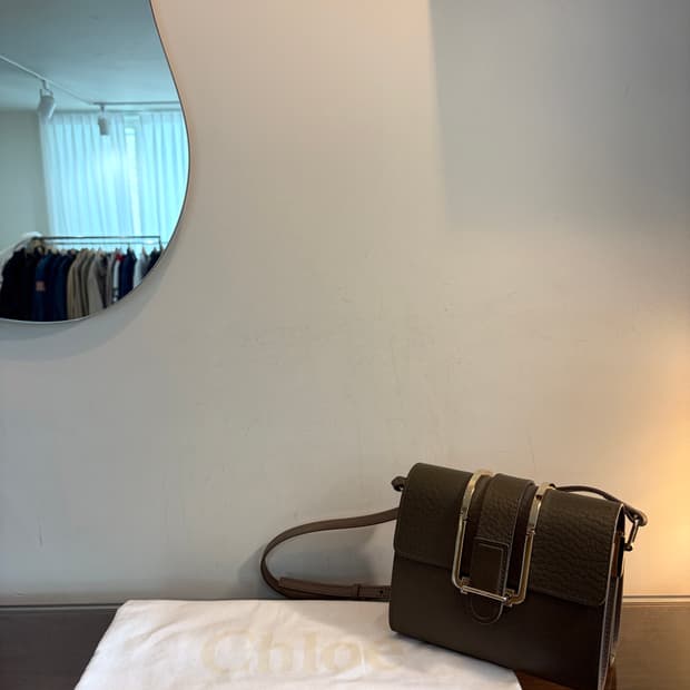 끌로에 브론테 레더 크로스백