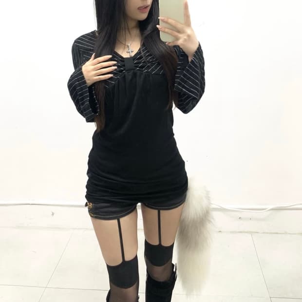 트임 리본 스트라이프 롱슬리브 오네갸루