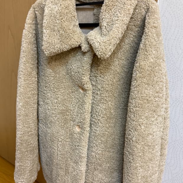 베이지 뽀글이 양털 반코트