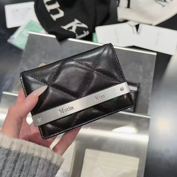 마뗑킴 퍼프 퀼트 월렛 블랙