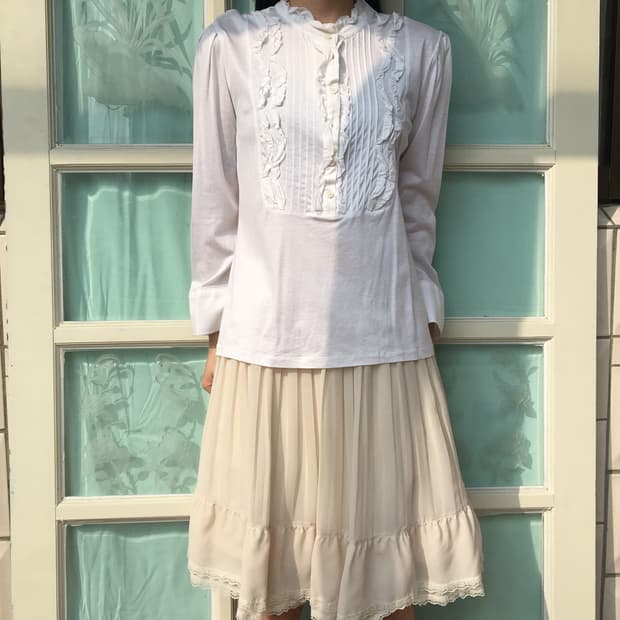 Frill point high neck sleeve