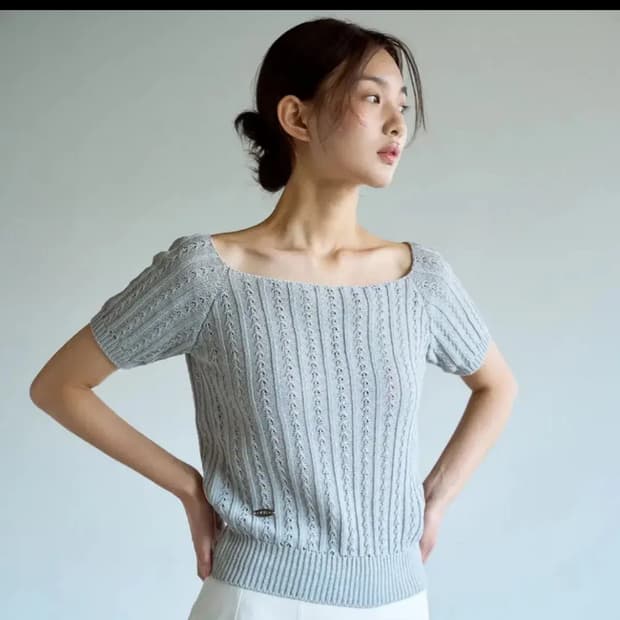 아우로 크로쉐 오프숄더 니트