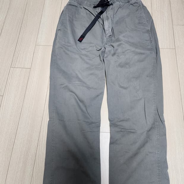 Gramicci 그라미치 테이퍼드 팬츠 팝니다.