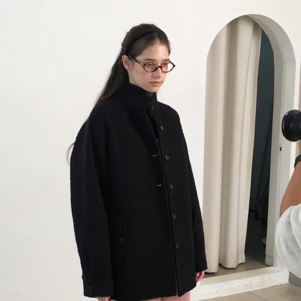 오버테이크 하이넥 알파카 부클 핸드메이드 코트 (네이비)