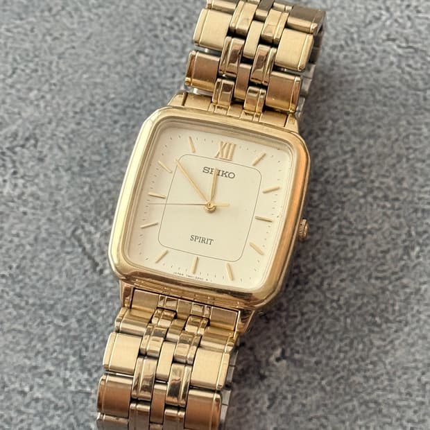 세이코 Seiko SPRIT 골드 쿼츠 클래식 탱크