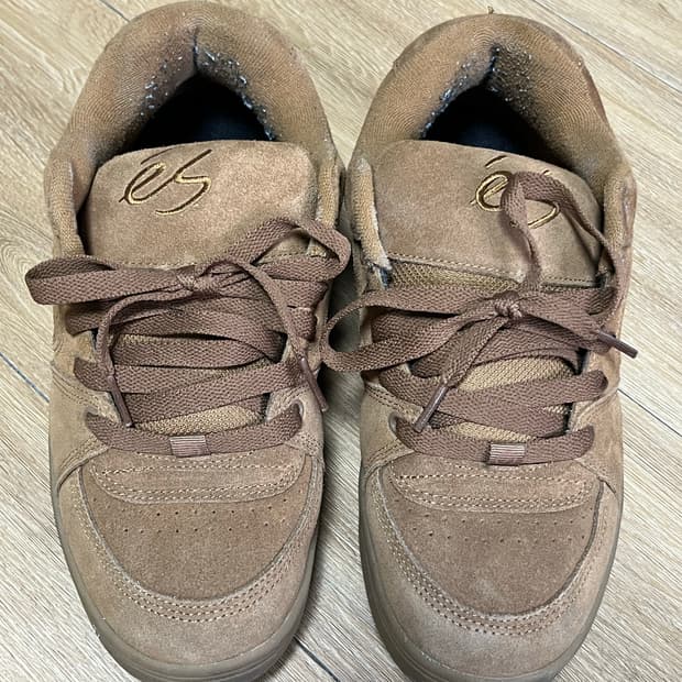 Accel og 브라운 275