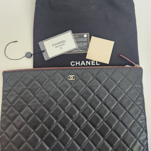 샤넬 캐비어 클러치백