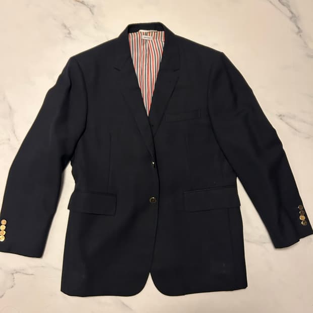 톰브라운 금장 네이비 블레이저/슬랙스 판매.