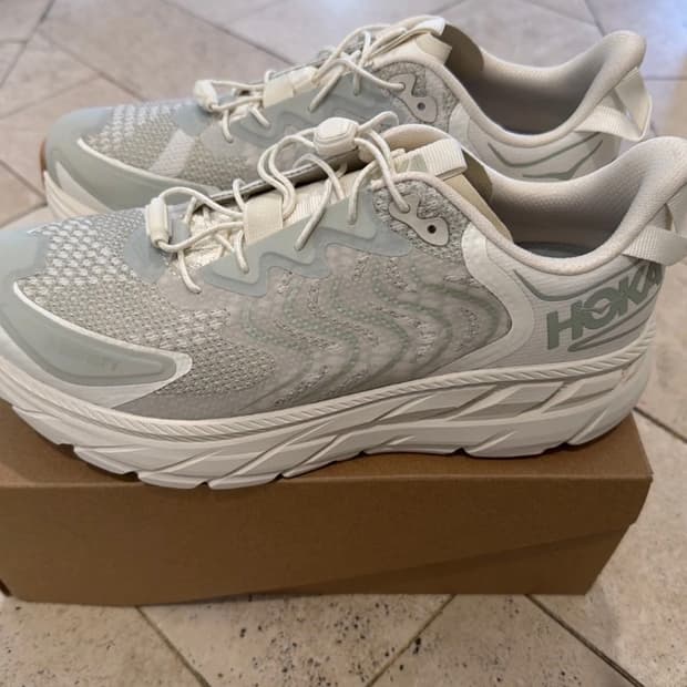 호카 x 새티스파이 클리프톤 LS 셀라돈 틴트 위스퍼 화이트