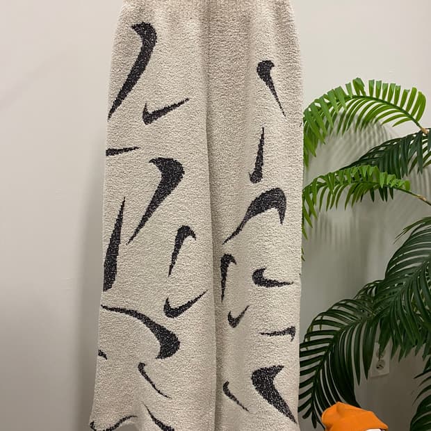 나이키 스우시 와이드핏 팬츠