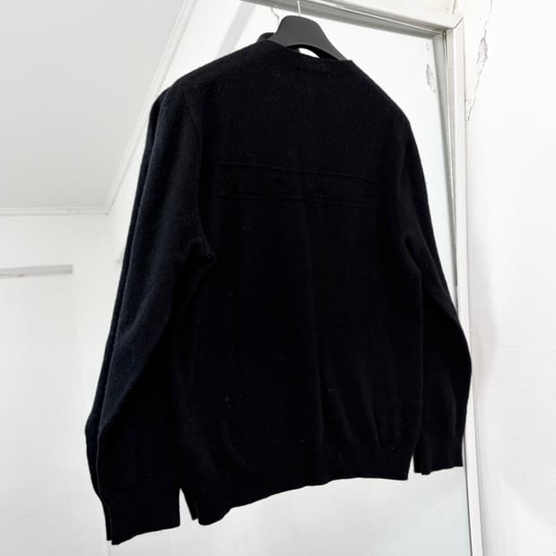 솔리드옴므 22FW 백로고 울 니트