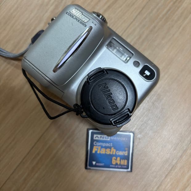 니콘 쿨픽스 885 (NIKON COOLPIX 885) 디지털 카메라 판