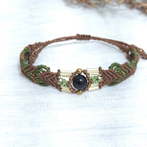 초코나무 숲 금빛 오닉스 팔찌