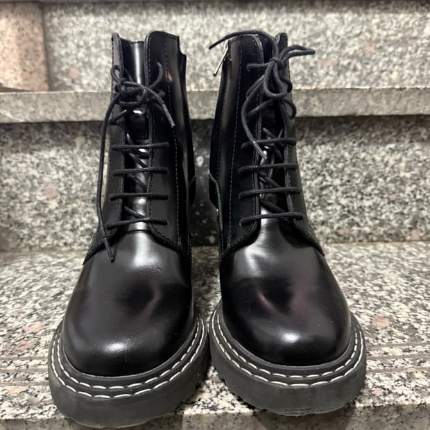 블랙 스티치 워커 부츠